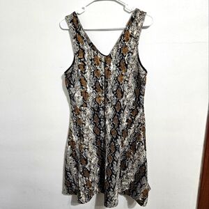 Everly Snake Print Sleeveless Pleated V-Neck Dress. Size Large.